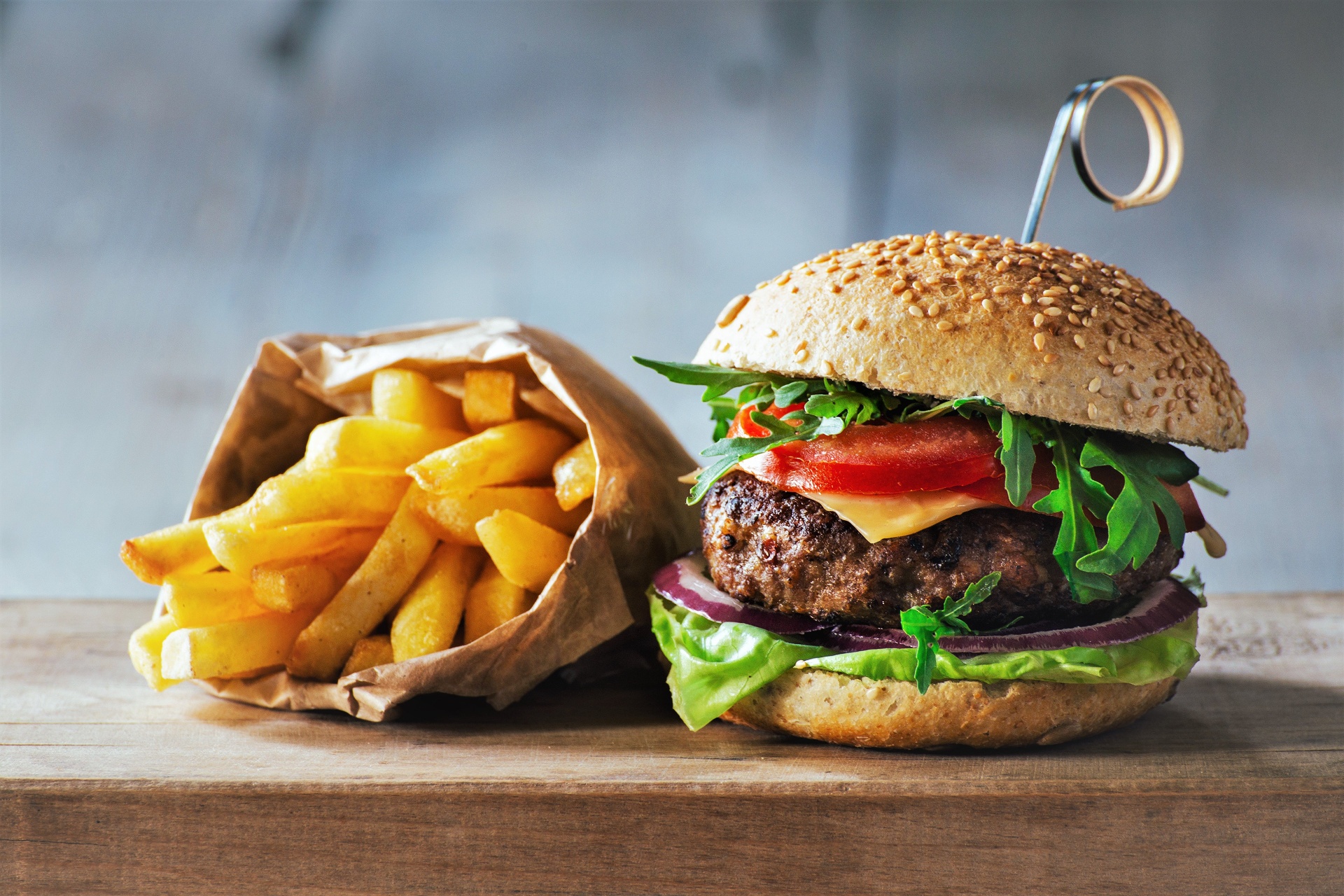 Klassisk hamburgare med pommes från Lasse på Heden
